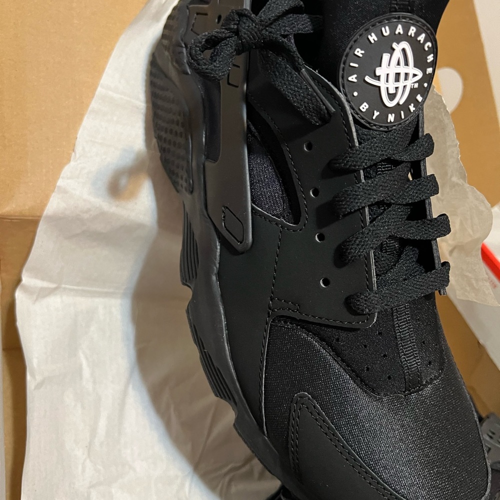Brand new in the box Men’s Nike Air Hurache Size 11